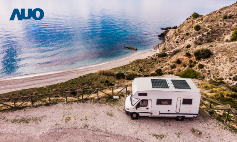 「可撓輕量化太陽光電板SunCurva」使用輕量特殊耐候型複合板取代傳統太陽能板的玻璃前板，不僅降低70%重量，每米平方僅3Kg；具有抗衝擊性能及通過電磁相容性測試，可應用於交通運輸工具，如露營車、遊艇等